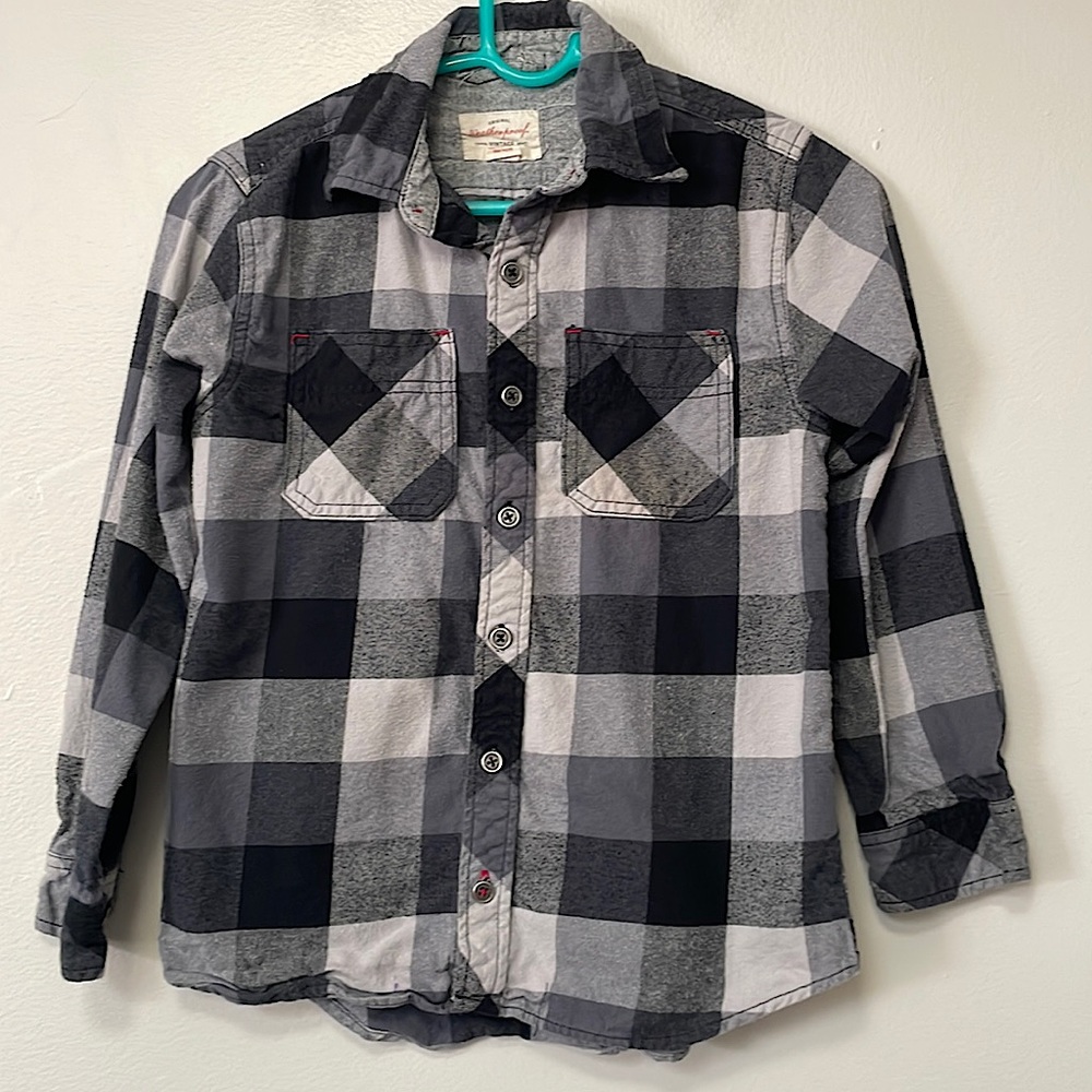 Boys sz M 10/12 grey and black 100% cotton flannel shirt.